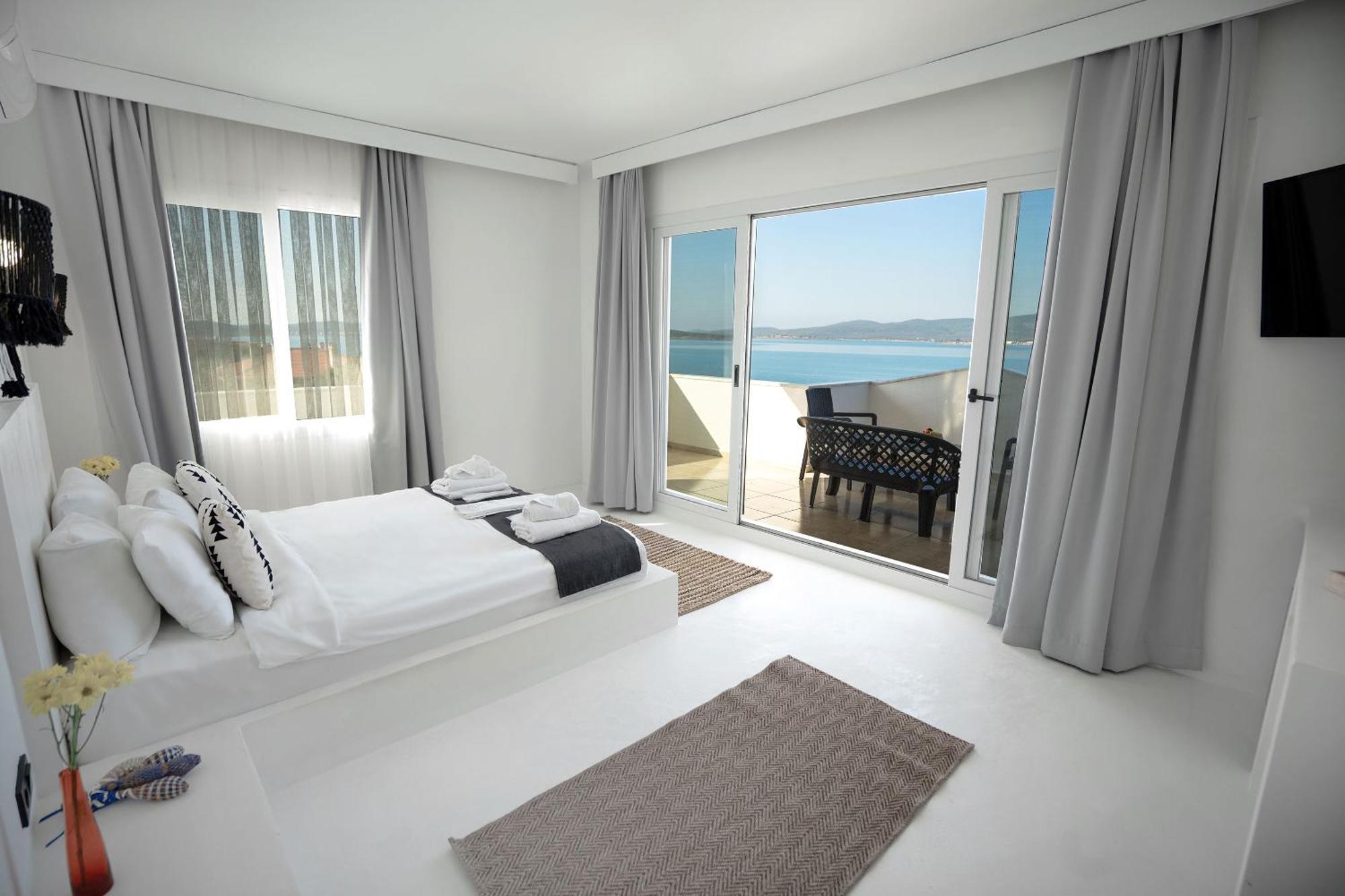 Camlik 87 Hotel Ayvalik Bagian luar foto